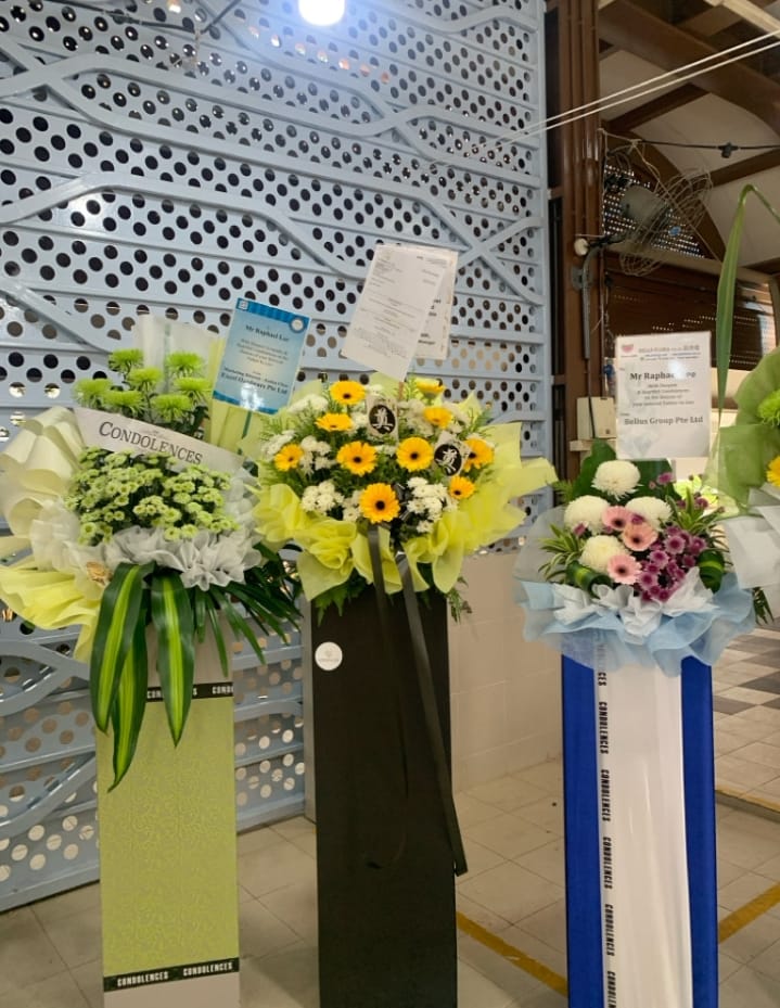🕊️Earnest Salute - Sympathy Flower Stand