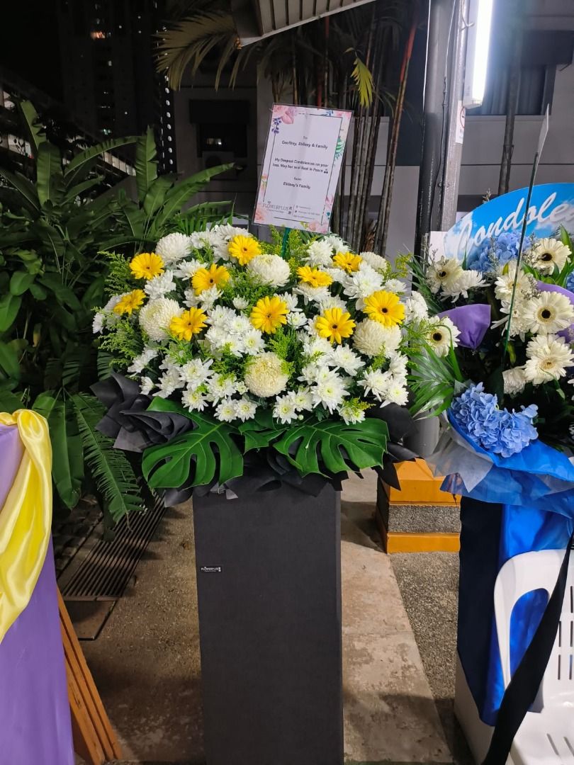 🕊️Eternal Moment - Sympathy Flower Stand ( yellow )